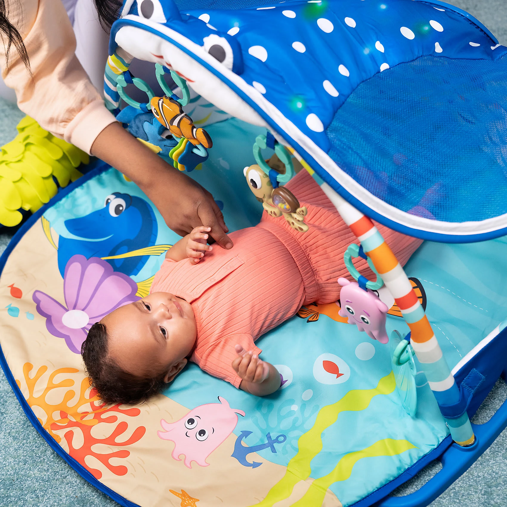 Bright Starts Disney Baby Findet Nemo Spieldecke Mit Spielbogen, Lichtern, Melodien... 6 Bright Starts Disney Baby Findet Nemo Spieldecke Mit Spielbogen, Lichtern, Melodien... – Bild 4